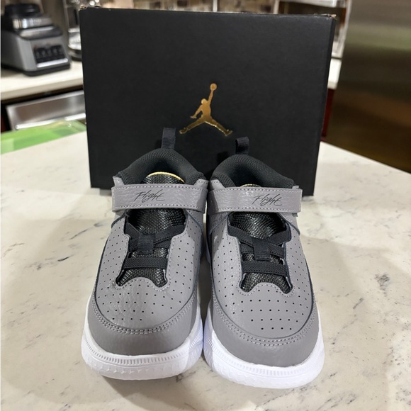 NIKE JORDAN MAX AURA 5 (TD) SNEAKERS TODDLER BLACK/GRAY HI-TOP SHOES - Picture 2 of 9